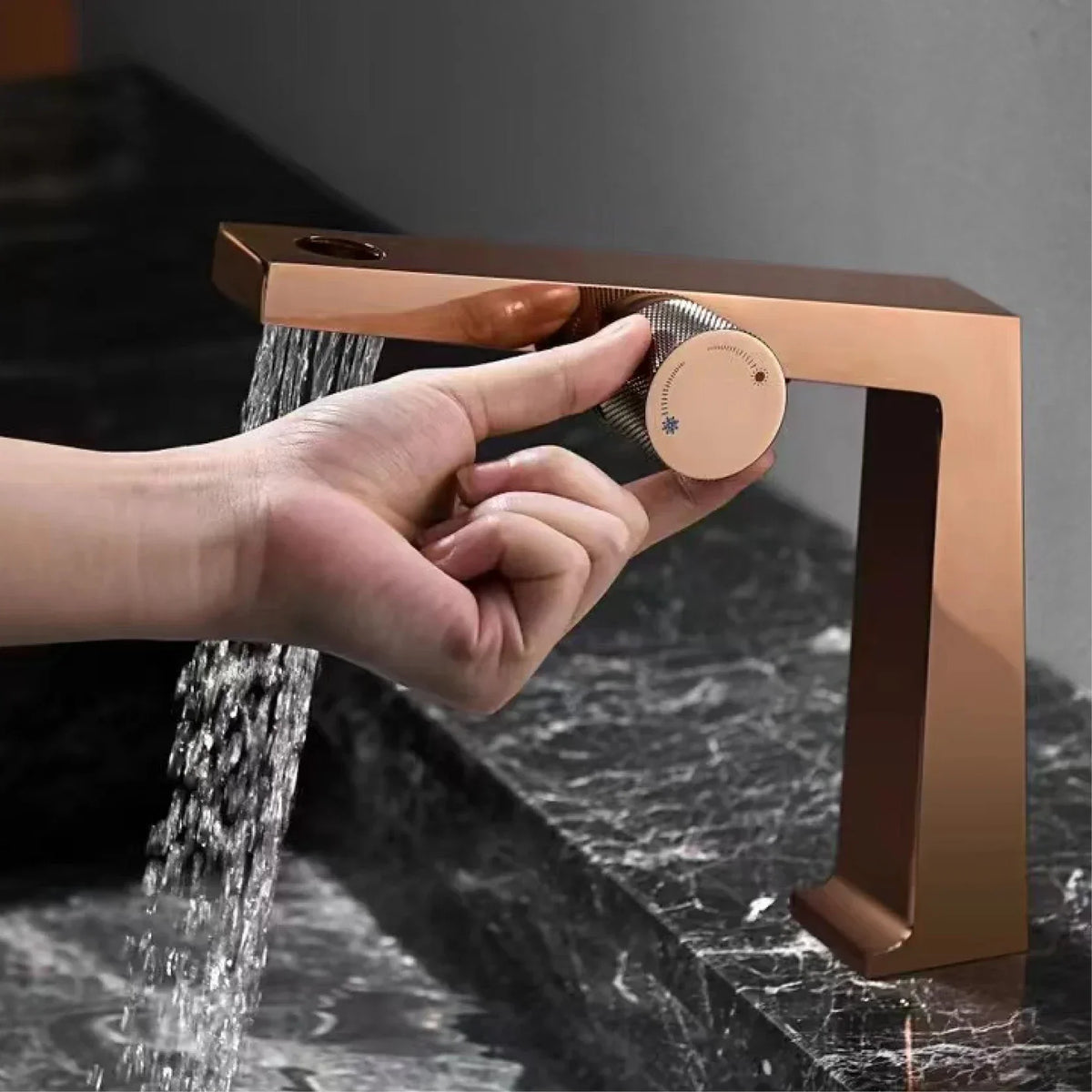 Single-Handle Bathroom Faucet Brushed Rose Gold Solid Brass