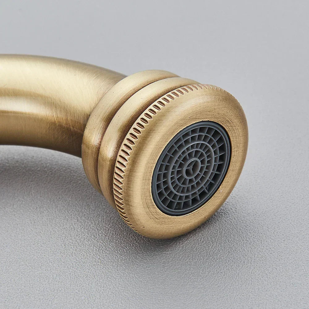 Single-Handle Kitchen Faucet Pull-Out Spray 360° Swivel Solid Brass