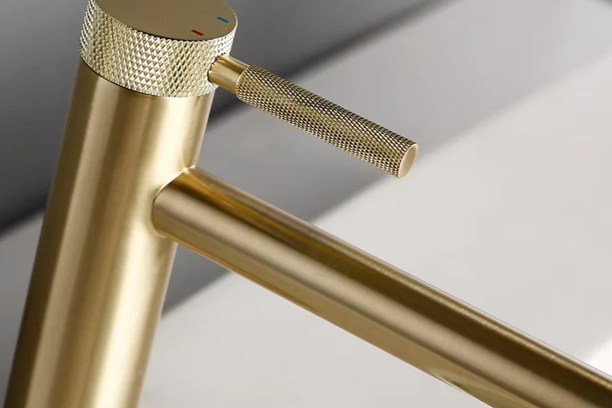 Single-Hole Bathroom Faucet Solid Brass Brushed Gold 360° Swivel